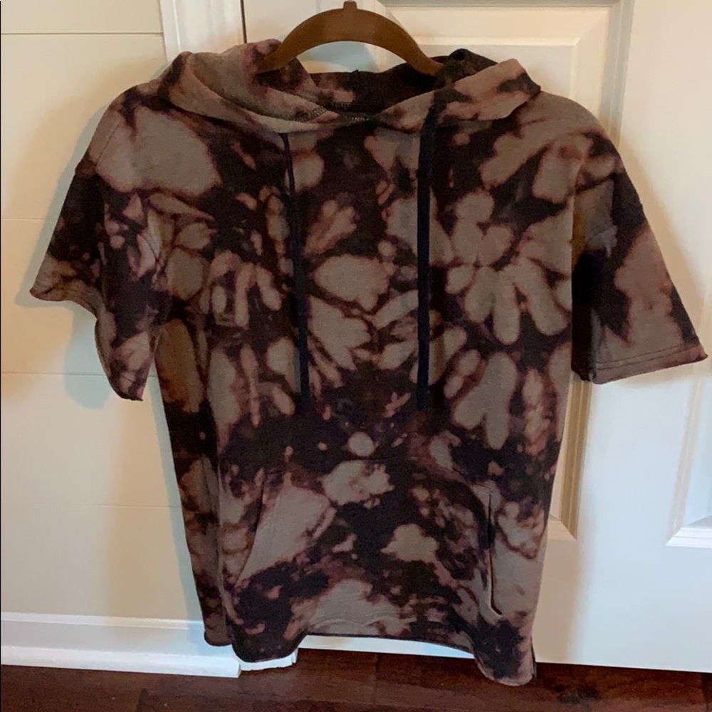 No Boundaries short sleeve tie dye hoodie